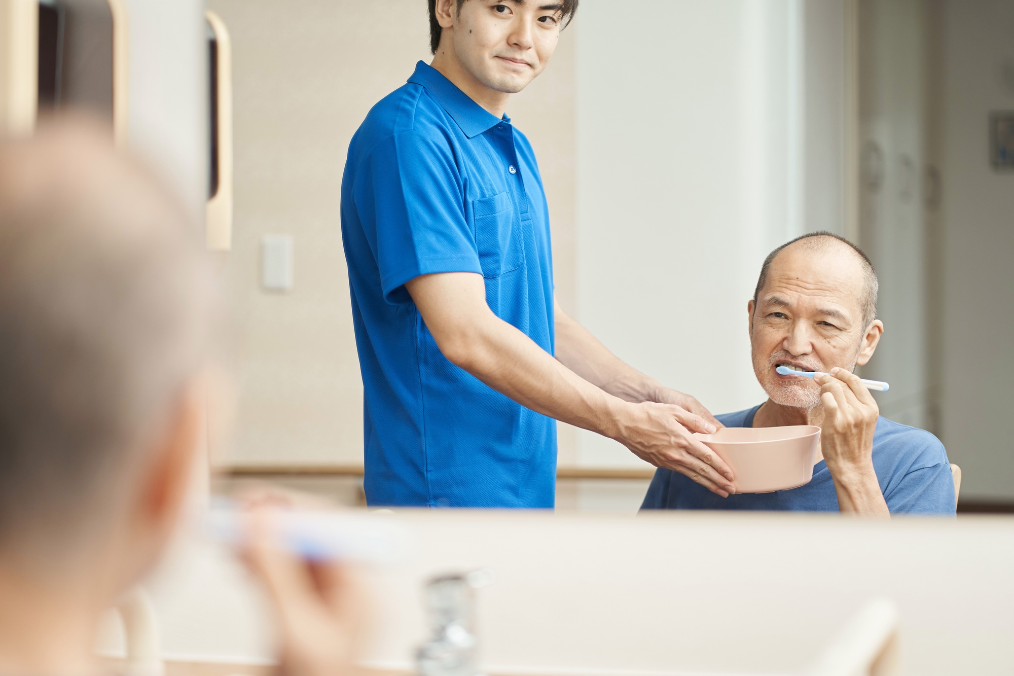 Caregiver who cares for the elderly